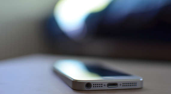 Wie Sie den Bildschirm Ihres Smartphones richtig reinigen